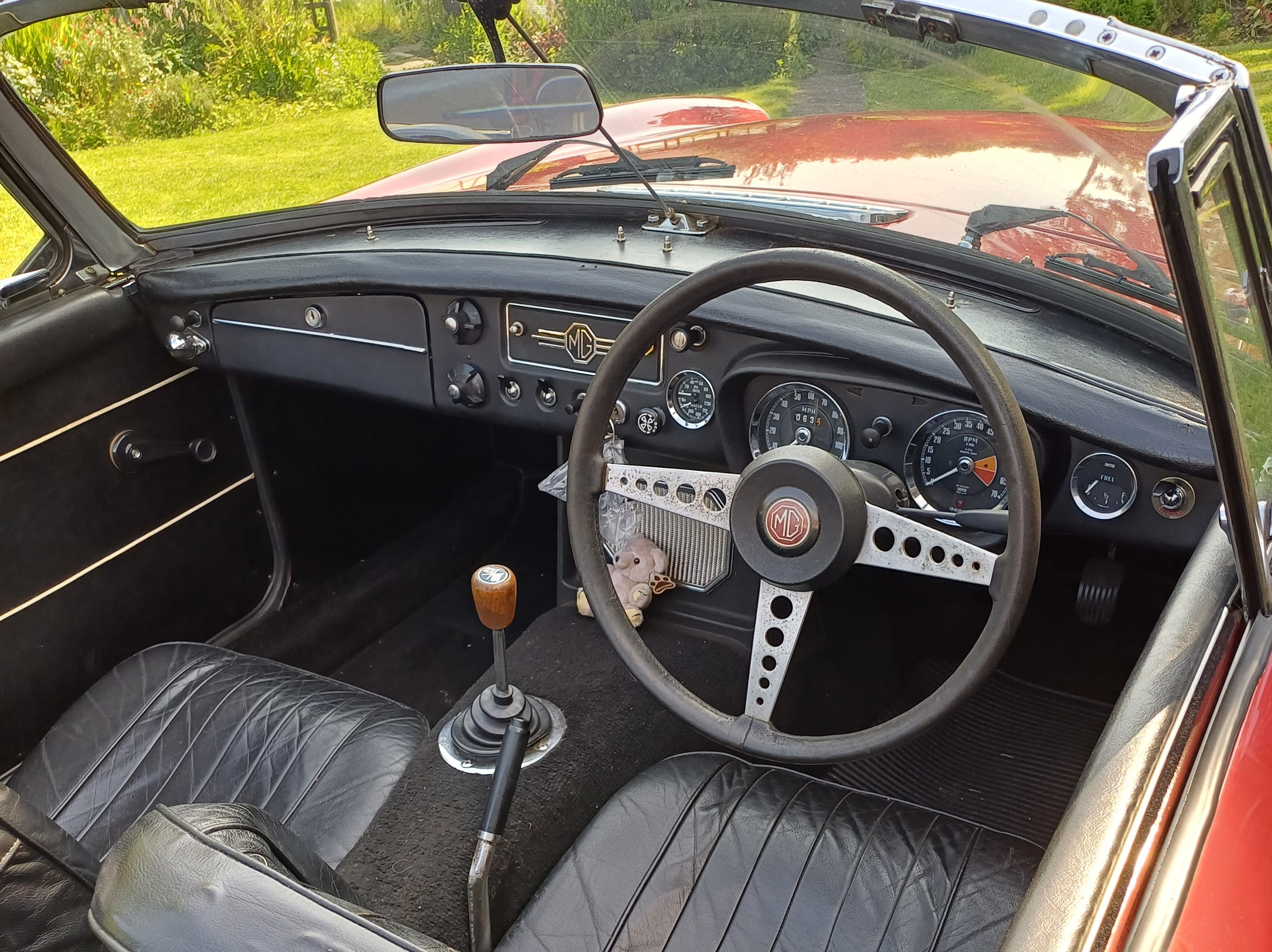 MGB1970-Cabin.jpg